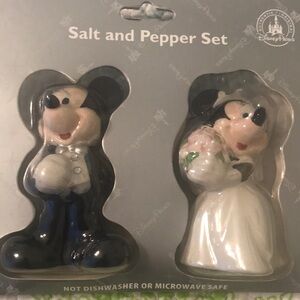 Vintage Disney Parks Mickey and Minnie Mouse Salt and Pepper Set